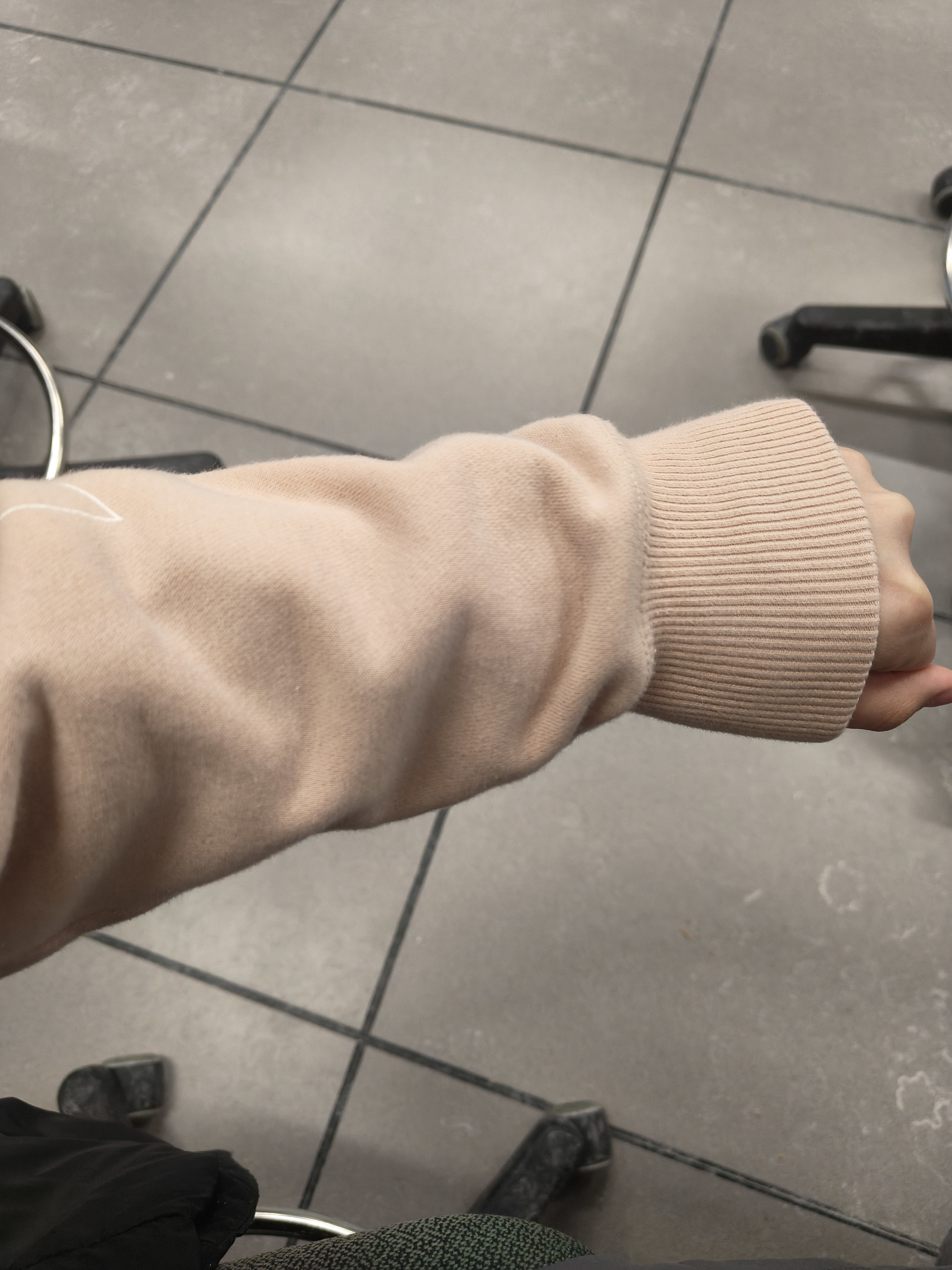 The sound of scratching cloth