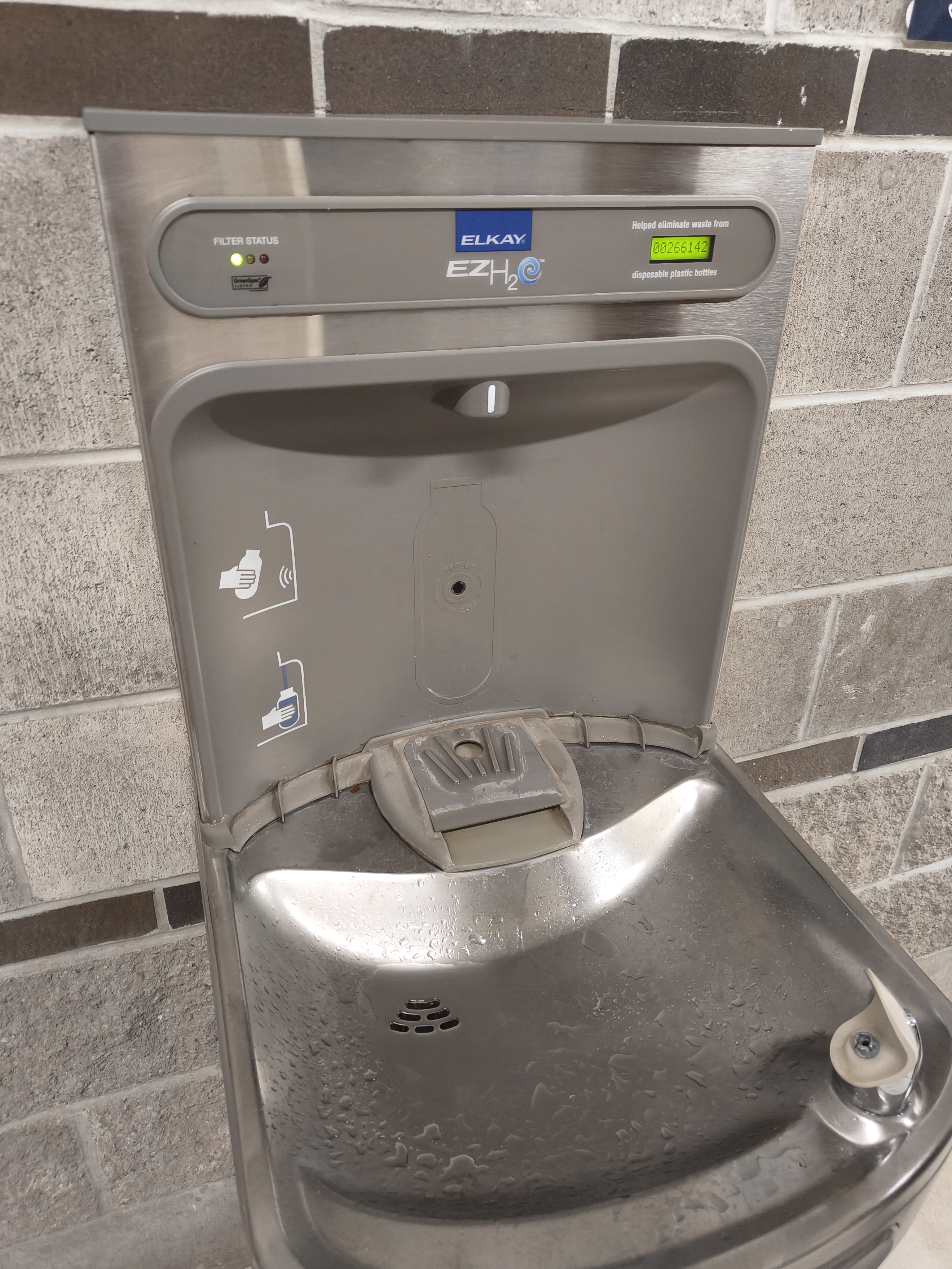 The sound of waterpispenser pouring water